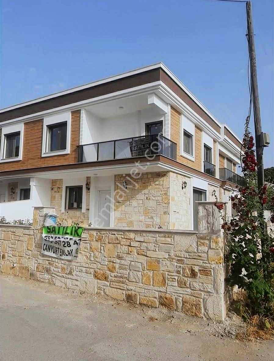 Foça Cumhuriyet Satılık Villa Yeni Foça Gencelli De Denize 20metre Villa