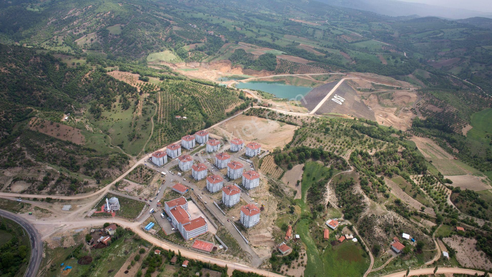 Şaphane Üçbaş Köyü (Cumhuriyet) Satılık Tarla Kütahya Şaphane 5.850 M2 İlçe Merkezine Yakın Otoyol Kenarıarazi