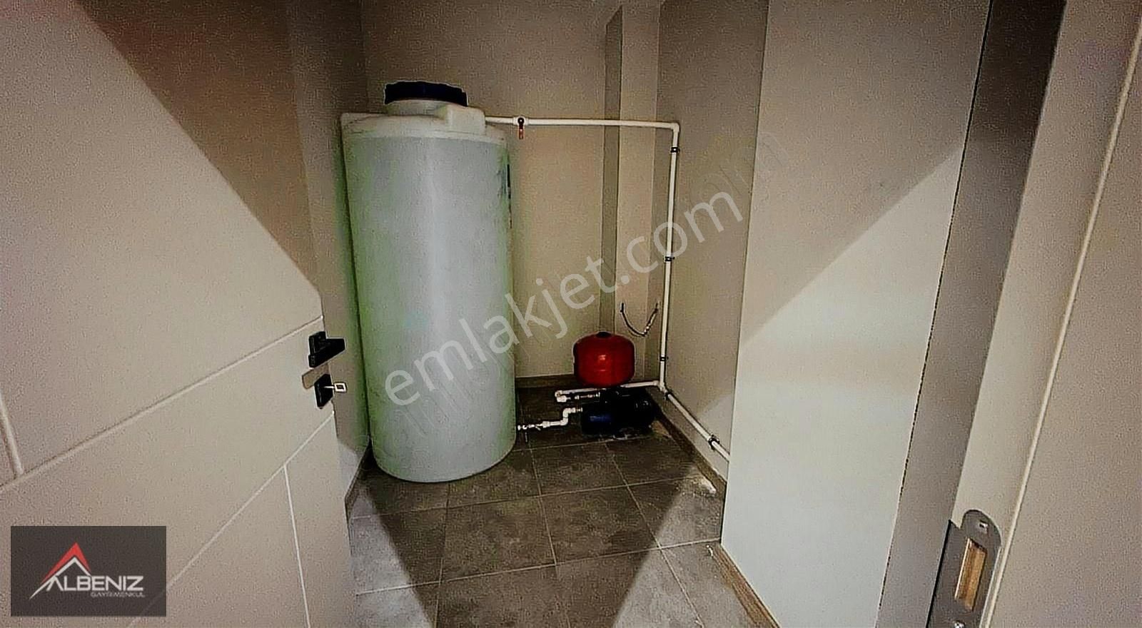 Beylikdüzü Gürpınar Kiralık Villa Beyliküzü Site İçerisinde Müstakil Havuzlu Kiralık 7+2 Villa