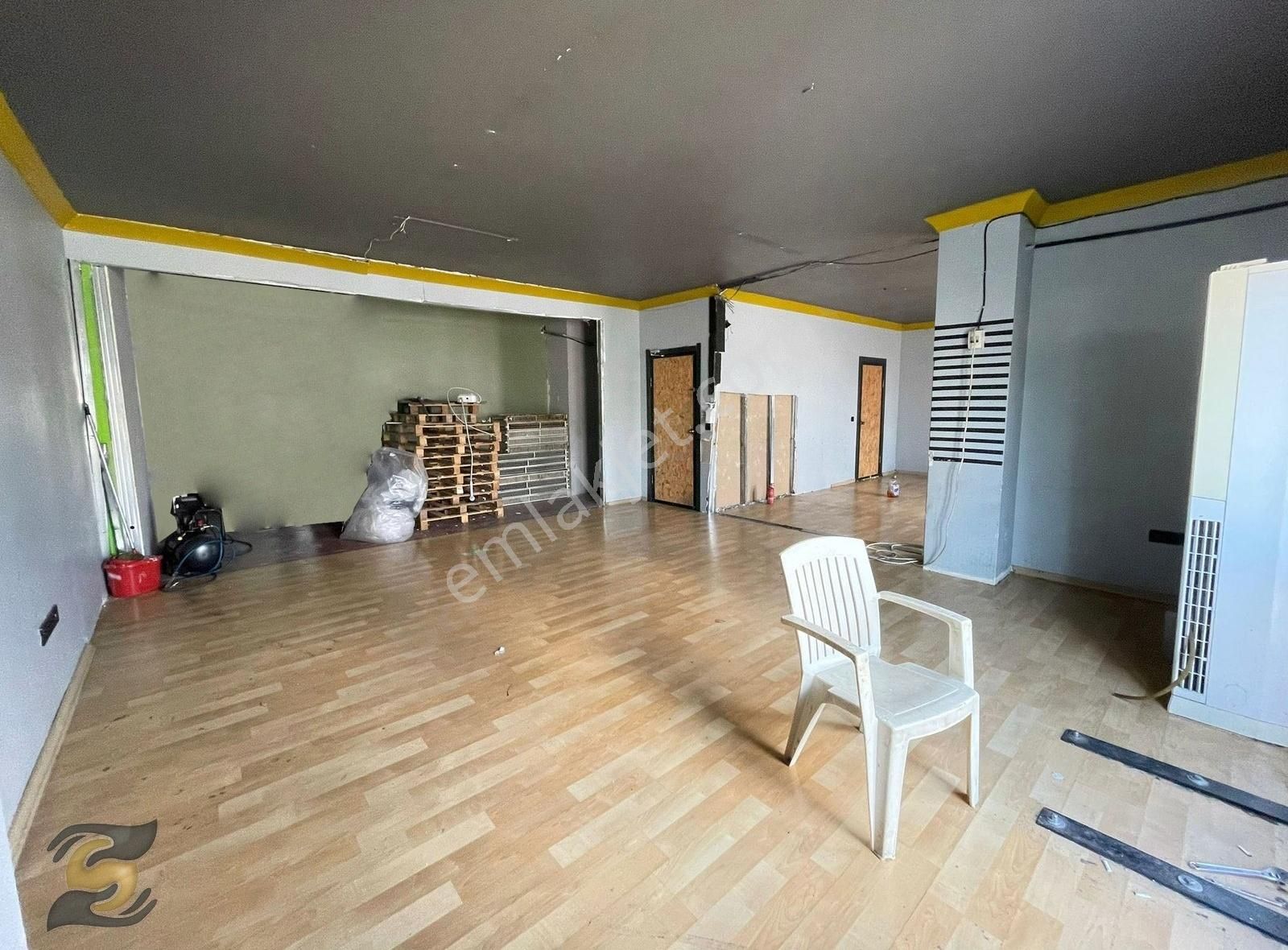 Esenyurt Güzelyurt Kiralık Atölye 120m2 İş Merkezi Katı E-5 Ve Metrobüse Yakın Asansörlü