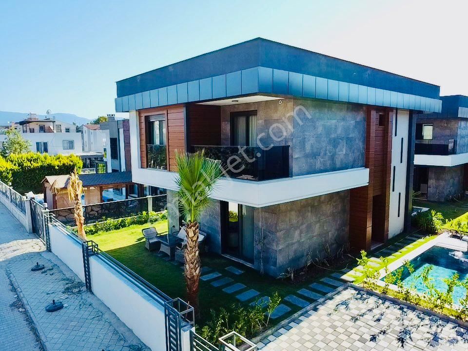 Kuşadası Karaova Satılık Villa Karaovada Özel Havuzlu Denize Yakın Sıfır Villa