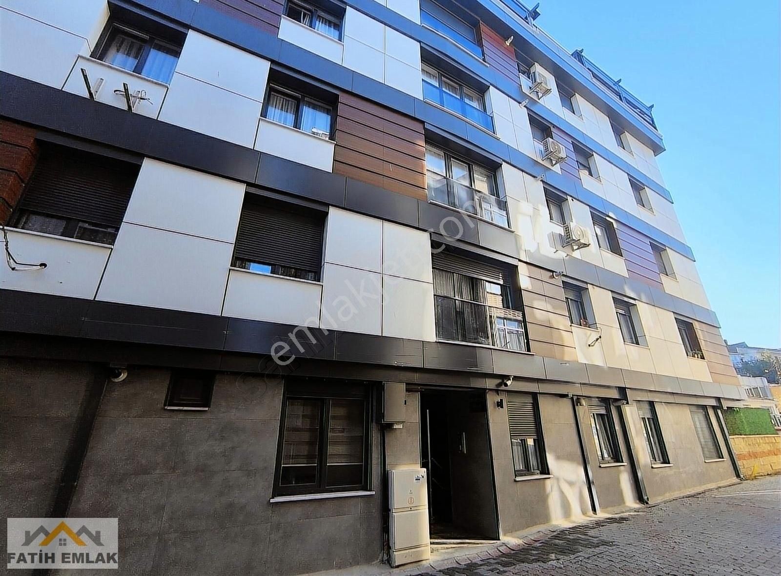 Üsküdar Valide-i Atik Satılık Daire Üsküdarda Yeni Binada 3+1 100m2 Giriş Katı Otoparklı Satılık