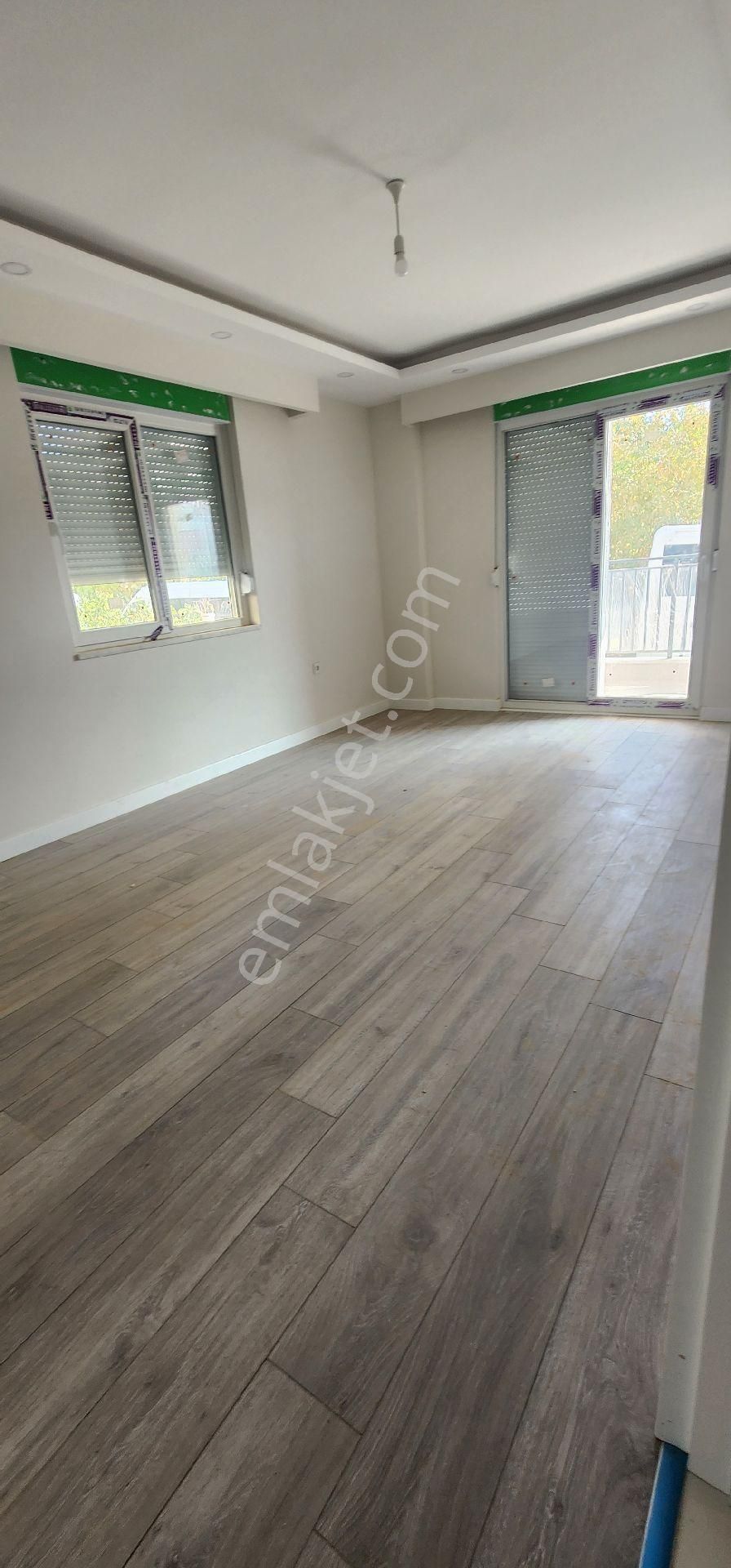 Kaya Emlak'tan Emek Mahallesi Asansörlü Geniş 2+1 Satılık Daire