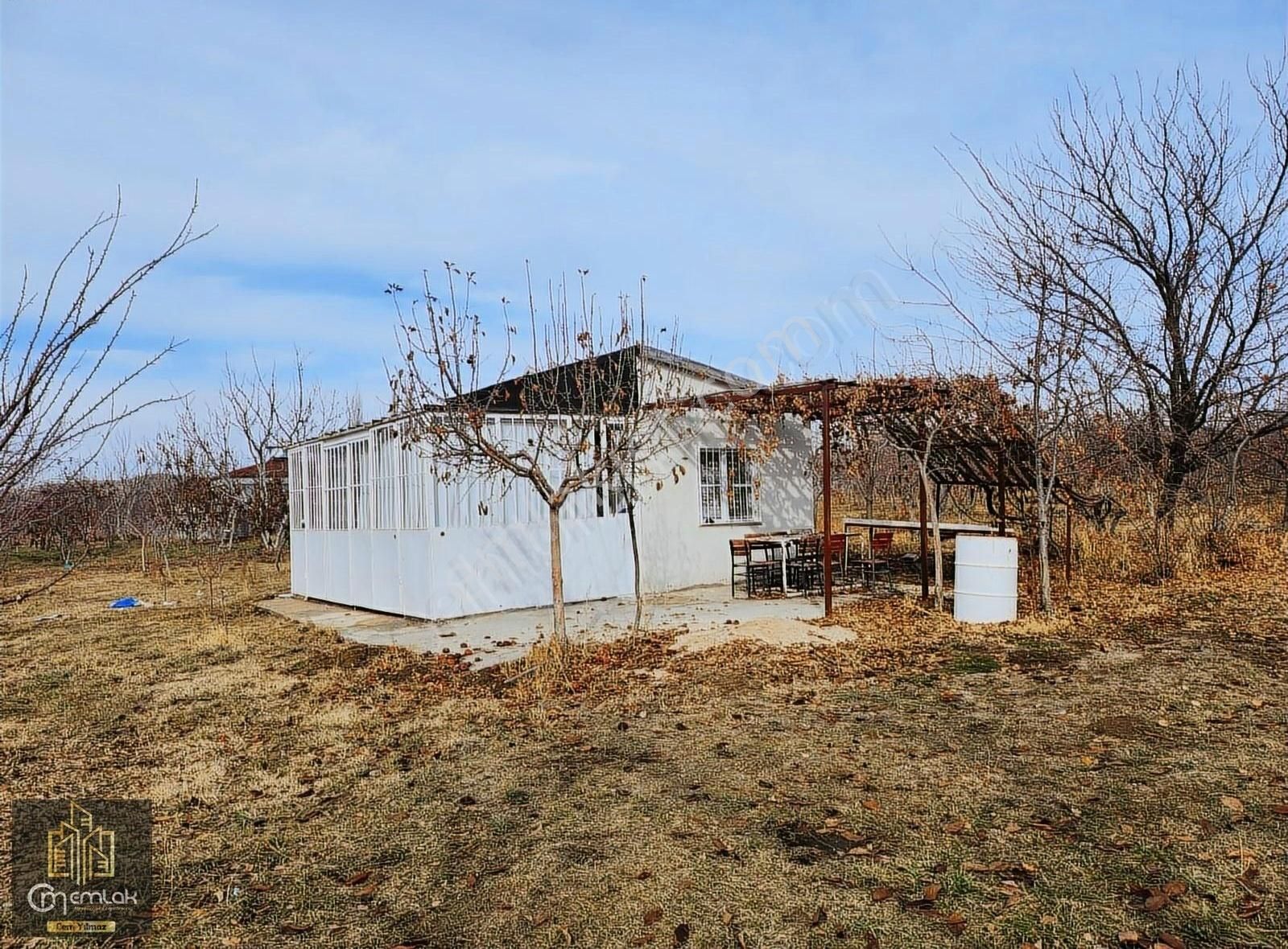 Niğde Merkez Gümüşler Bld. (Eski Gümüş) Satılık Bağ & Bahçe Cm Emlaktan, Eski Gümüş, Toy Tepesinde Satılık Evli Bahçe