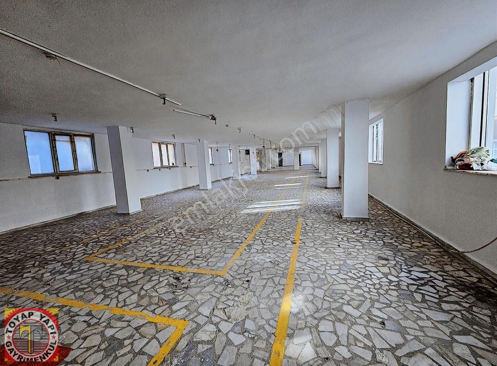 Sultangazi Sultançiftliği Kiralık Fabrika Toyap Yapıdan Kiralık 500m2 İş Hanı Katı Her İşe Uygun