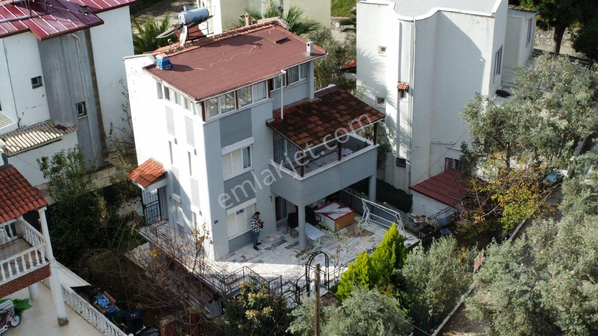 Kuşadası Soğucak Satılık Villa Kuşadası Soğucakta 7+2 Müstakil Geniş Bahçeli Villa