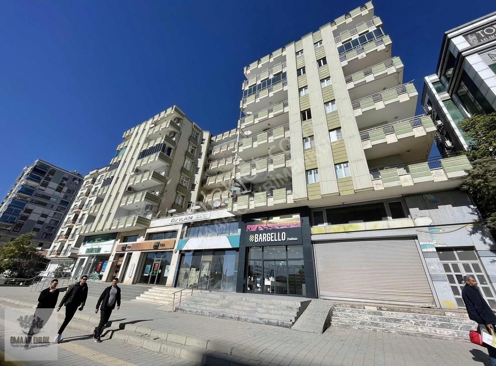 Artuklu Yenişehir Kiralık Daire Ana Cadde Üzeri Temiz Bakımlı 3+1 Dairemiz..omaar Emlak