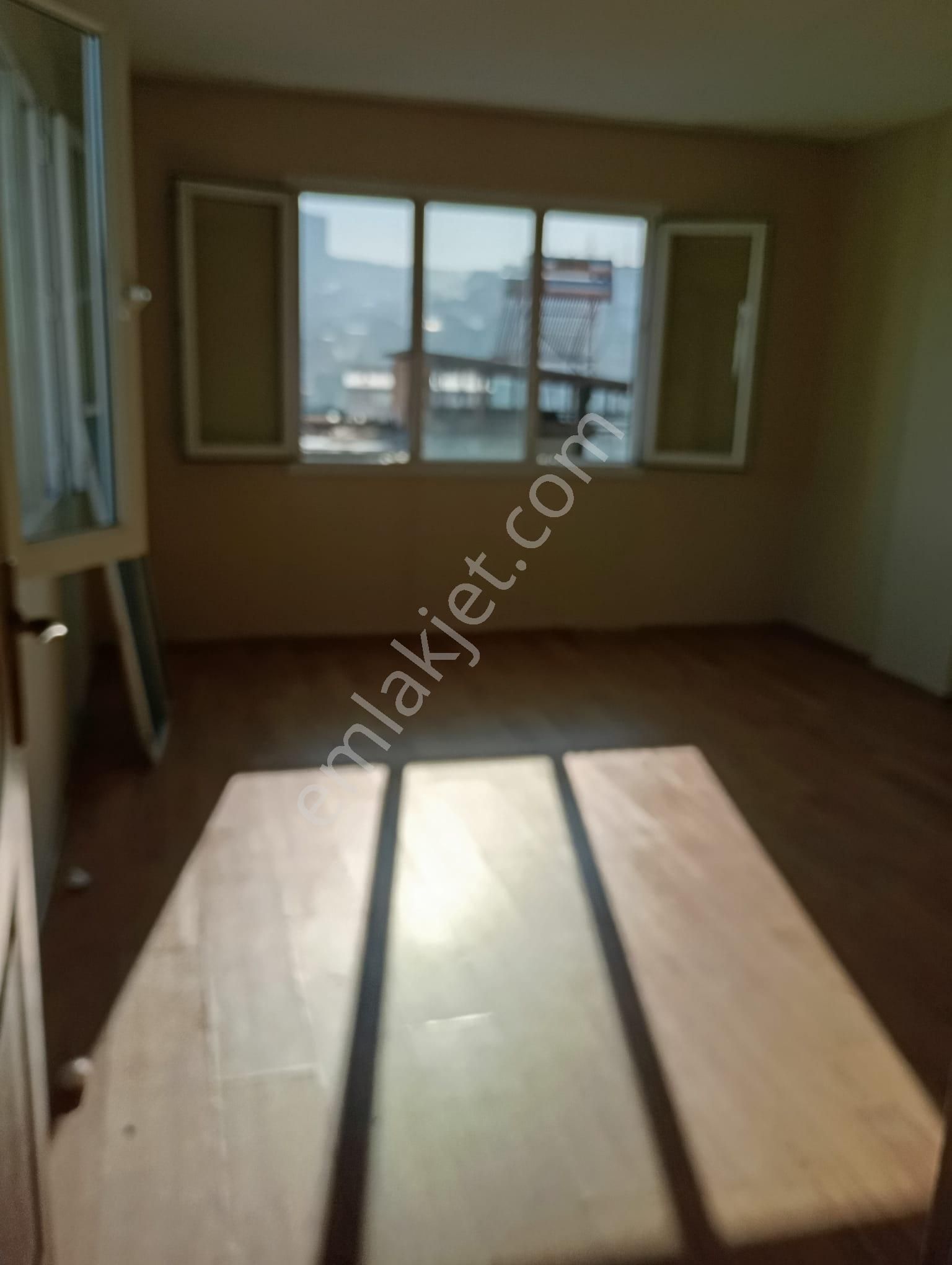 Karabağlar Yunus Emre Kiralık Daire Karabağlar Yunus Emre Mah. Çalışan Yada Emekli Bay Bayana Uygun 1+1 80 M2 Kiralık Ev