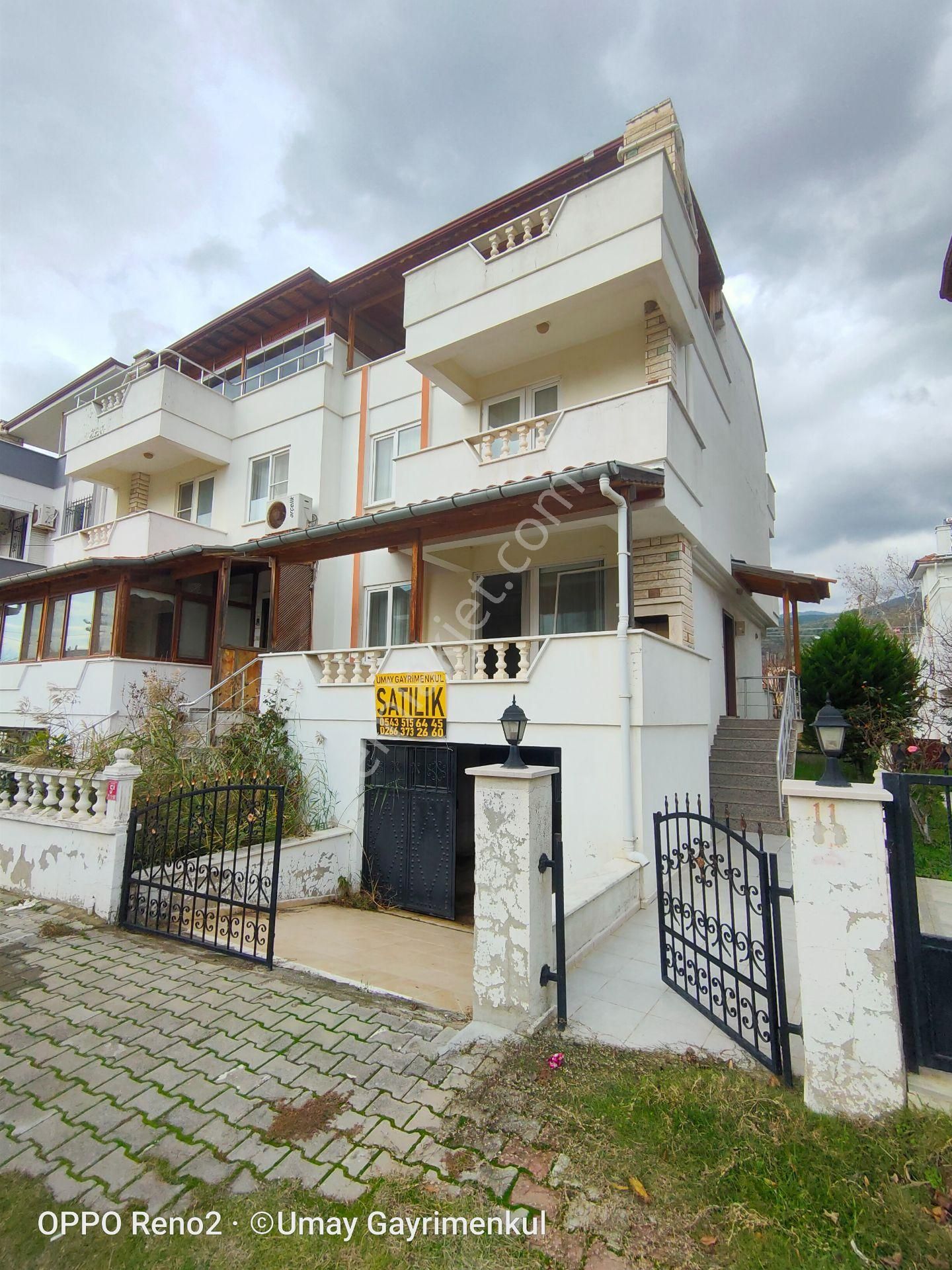 Edremit Güre Cumhuriyet Satılık Villa Güre Sahilde Uygun Fiyata Satılık Tripleks Villa