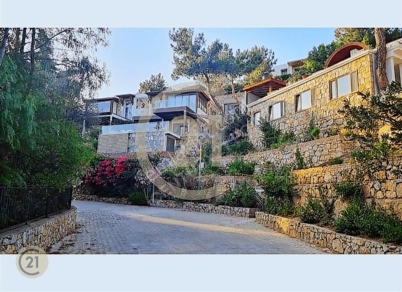 Bodrum Cumhuriyet Satılık Müstakil Ev Century21 Den Bodrum Merkeze Yakın Site İçinde 4+1 Villa.