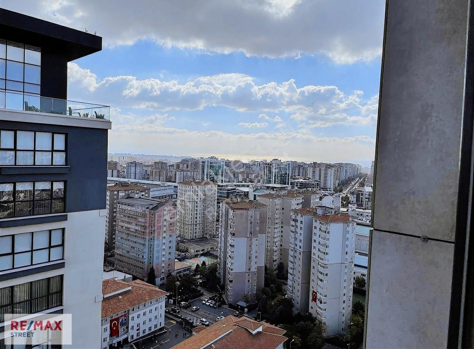 Beylikdüzü Cumhuriyet Satılık Daire Remax Stretten Deniz Manzaralı Büyük2+1