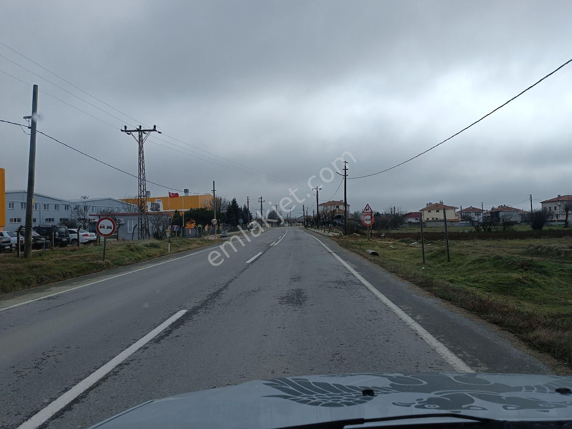 Vize Evrenli Köyü Satılık Tarla Vize Çakıllı Çevre Yolu Üzeri Asfalt Üzeri 351 M2 Yerimiz Satılık