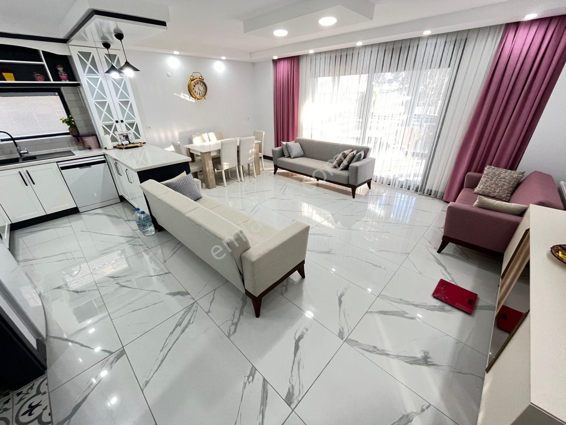 Tek Yetkili Sezgin Emlaktan Deniz Manzaralı 5+1 Satılık Triplex Villa - Görsel 25