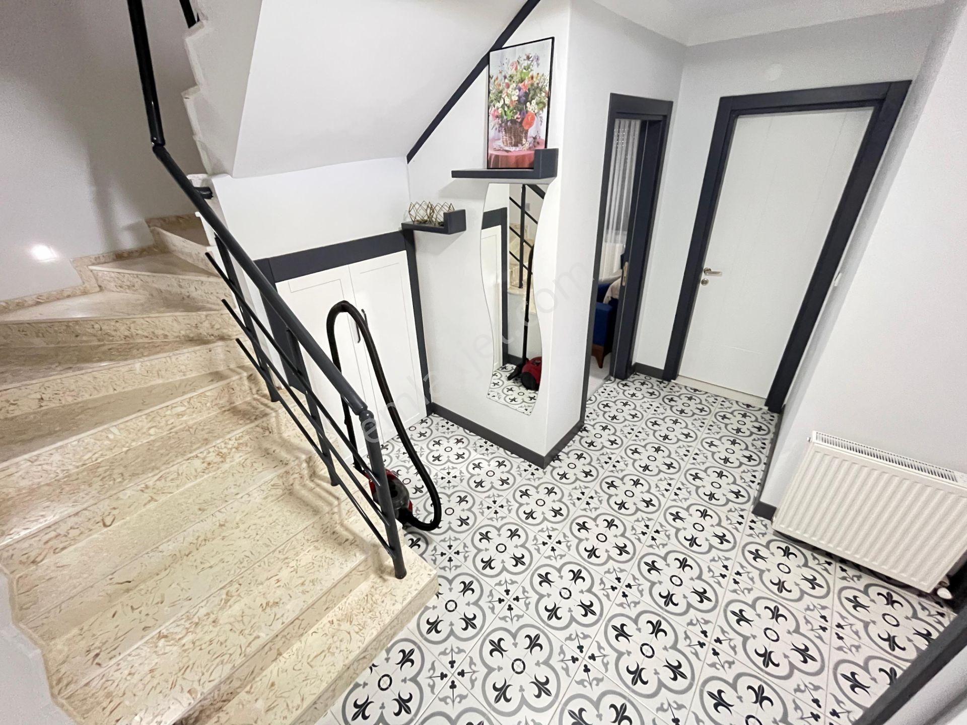 Tek Yetkili Sezgin Emlaktan Deniz Manzaralı 5+1 Satılık Triplex Villa - Görsel 21