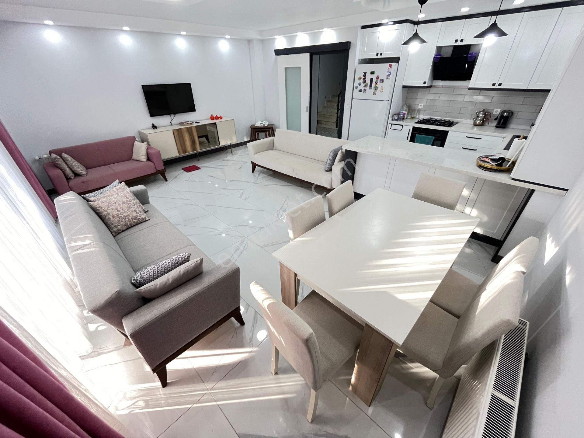 Tek Yetkili Sezgin Emlaktan Deniz Manzaralı 5+1 Satılık Triplex Villa - Görsel 2