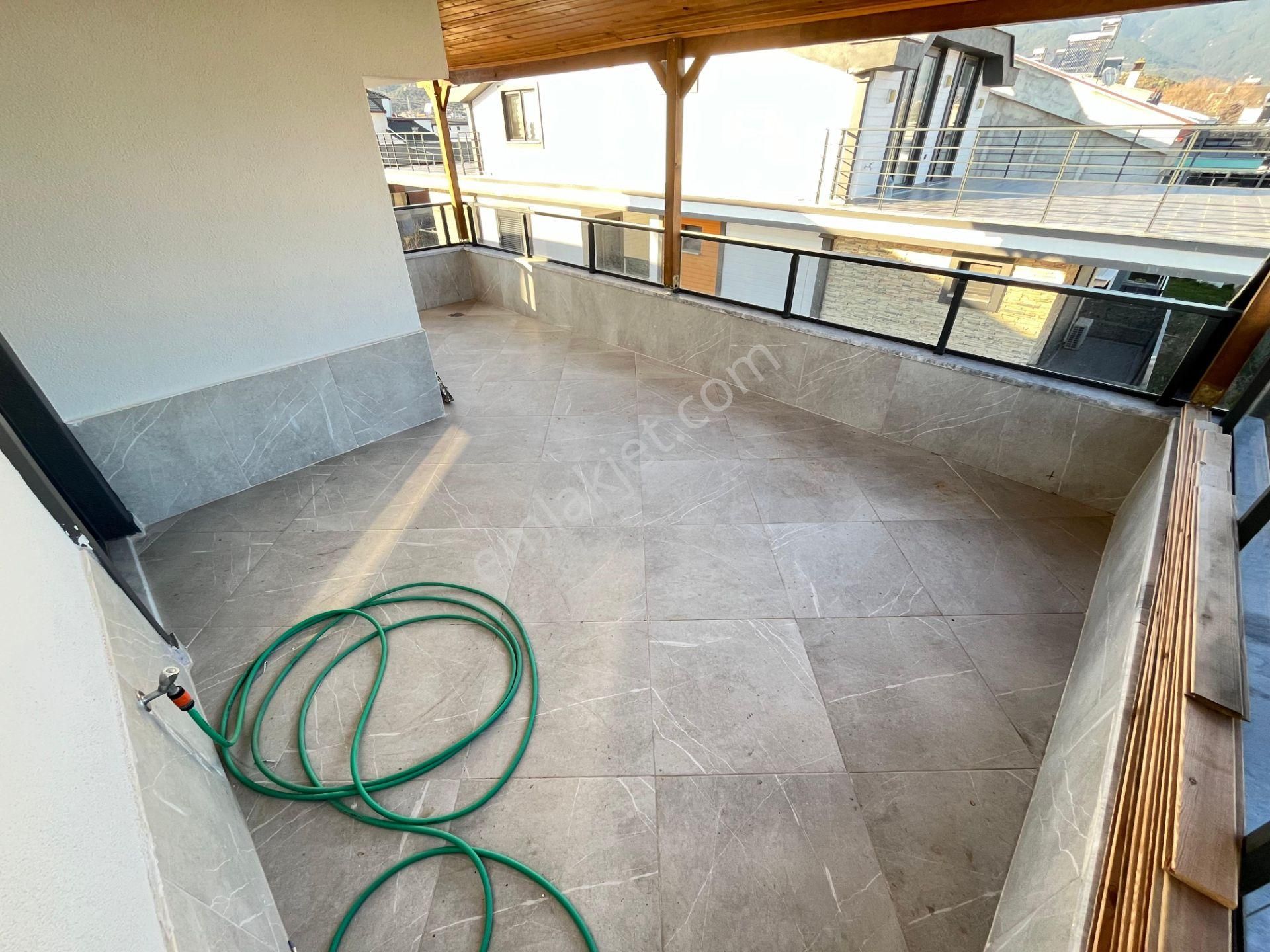 Tek Yetkili Sezgin Emlaktan Deniz Manzaralı 5+1 Satılık Triplex Villa - Görsel 7