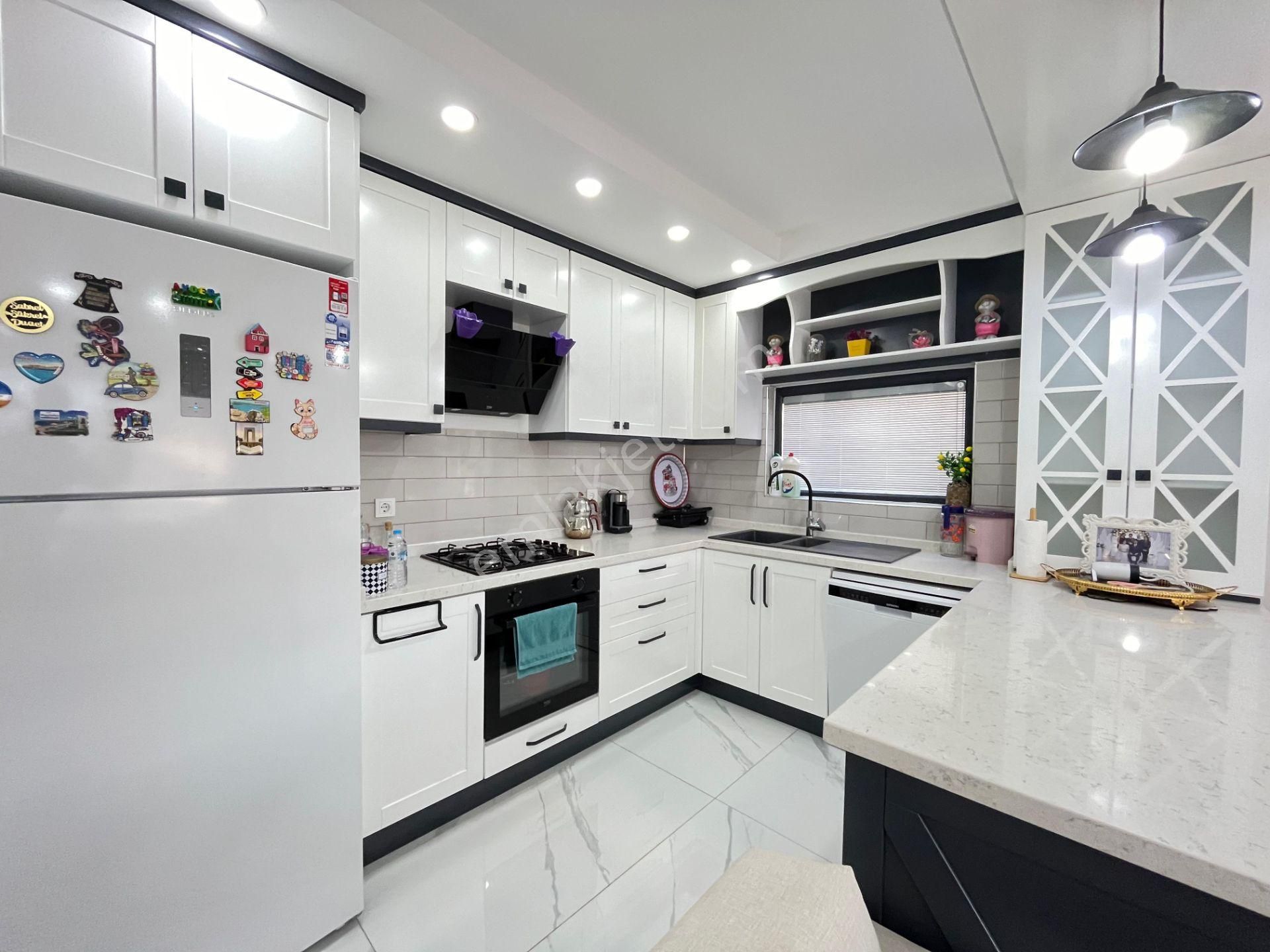 Tek Yetkili Sezgin Emlaktan Deniz Manzaralı 5+1 Satılık Triplex Villa - Görsel 27