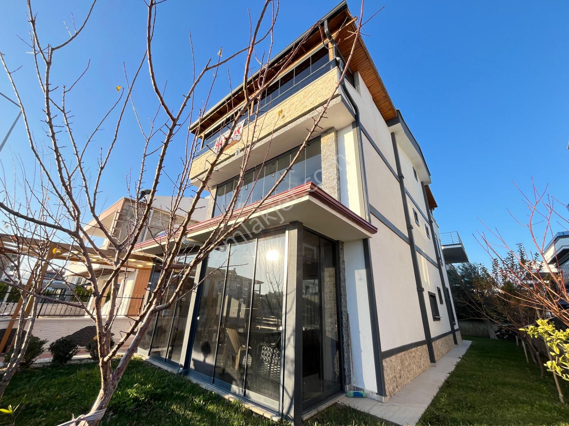 Tek Yetkili Sezgin Emlaktan Deniz Manzaralı 5+1 Satılık Triplex Villa - Görsel 32