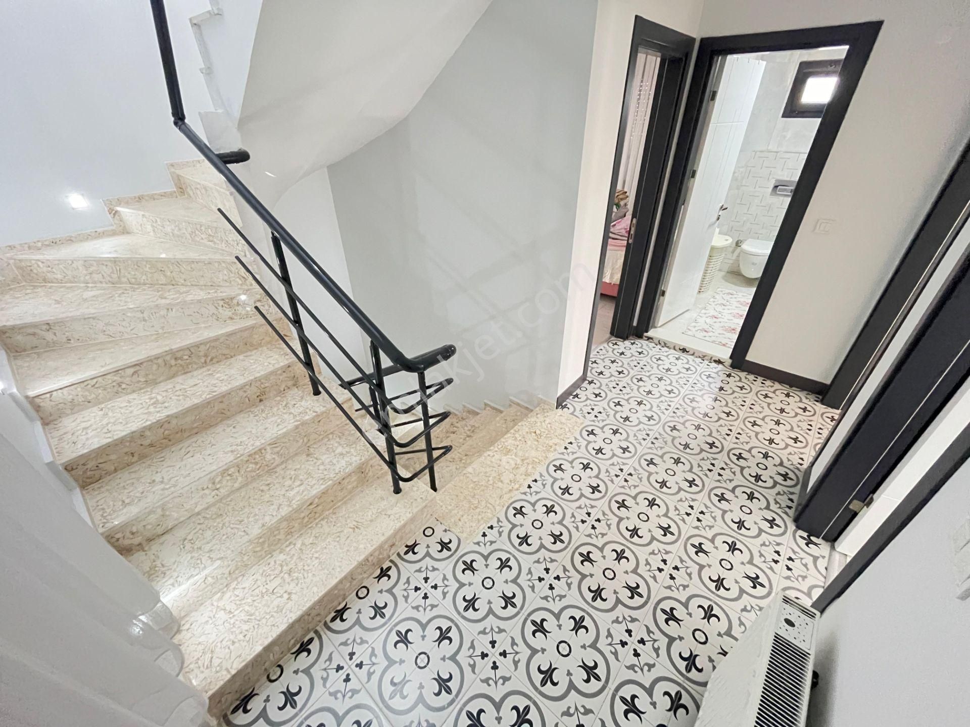 Tek Yetkili Sezgin Emlaktan Deniz Manzaralı 5+1 Satılık Triplex Villa - Görsel 9