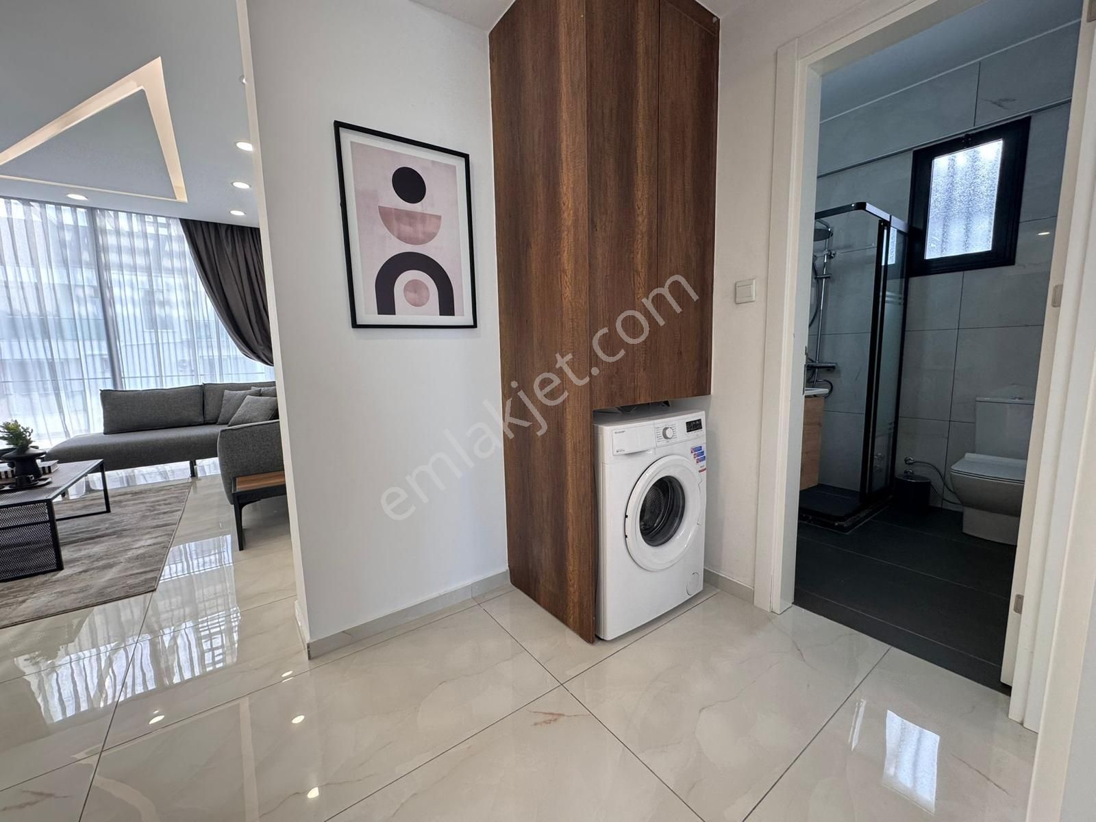 Girne Merkez'de Muhteşem Lokasyonda, Teslime Hazır Komple Satılık Apartman !! - Görsel 24