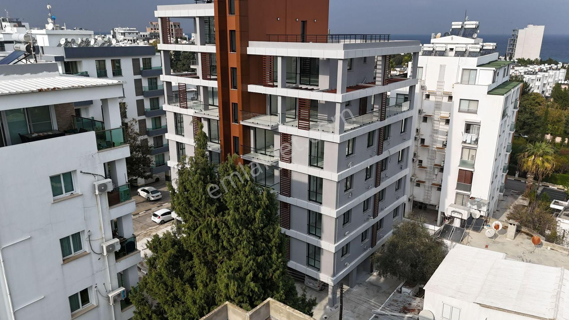 Girne Merkez'de Muhteşem Lokasyonda, Teslime Hazır Komple Satılık Apartman !! - Görsel 3