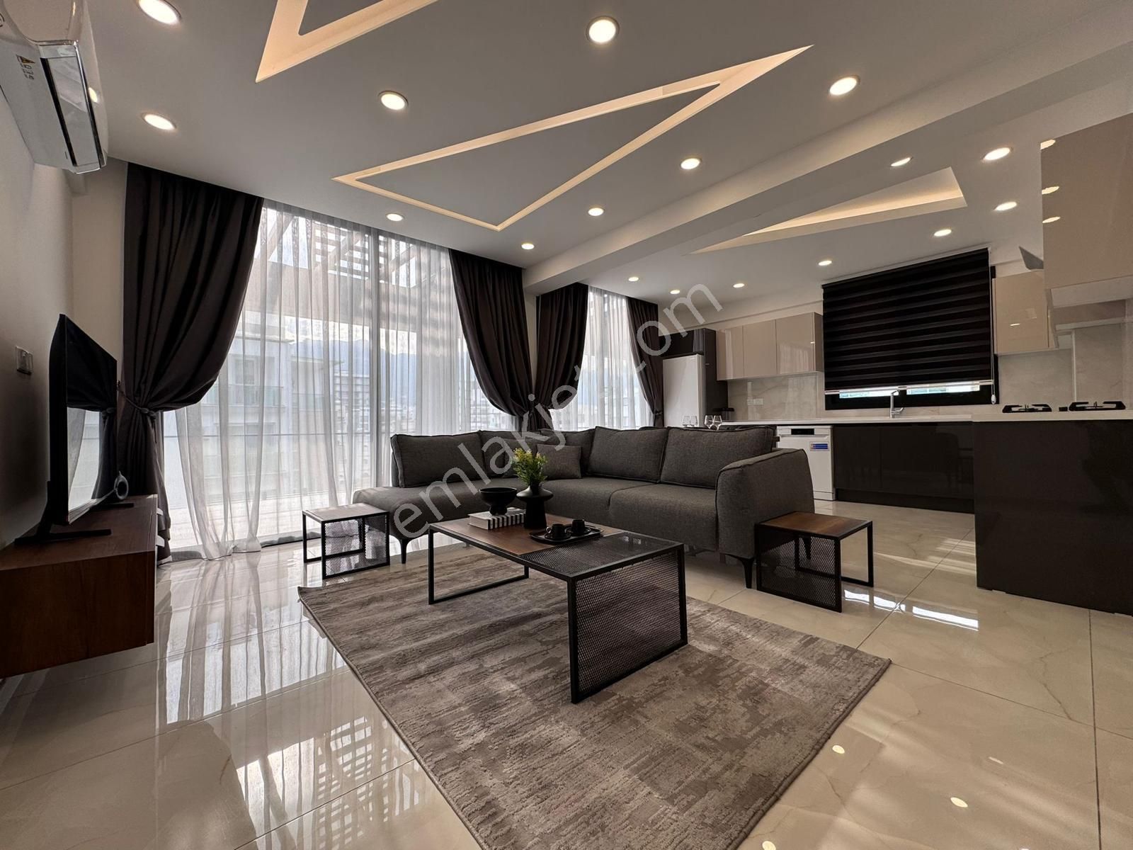 Girne Merkez'de Muhteşem Lokasyonda, Teslime Hazır Komple Satılık Apartman !! - Görsel 14