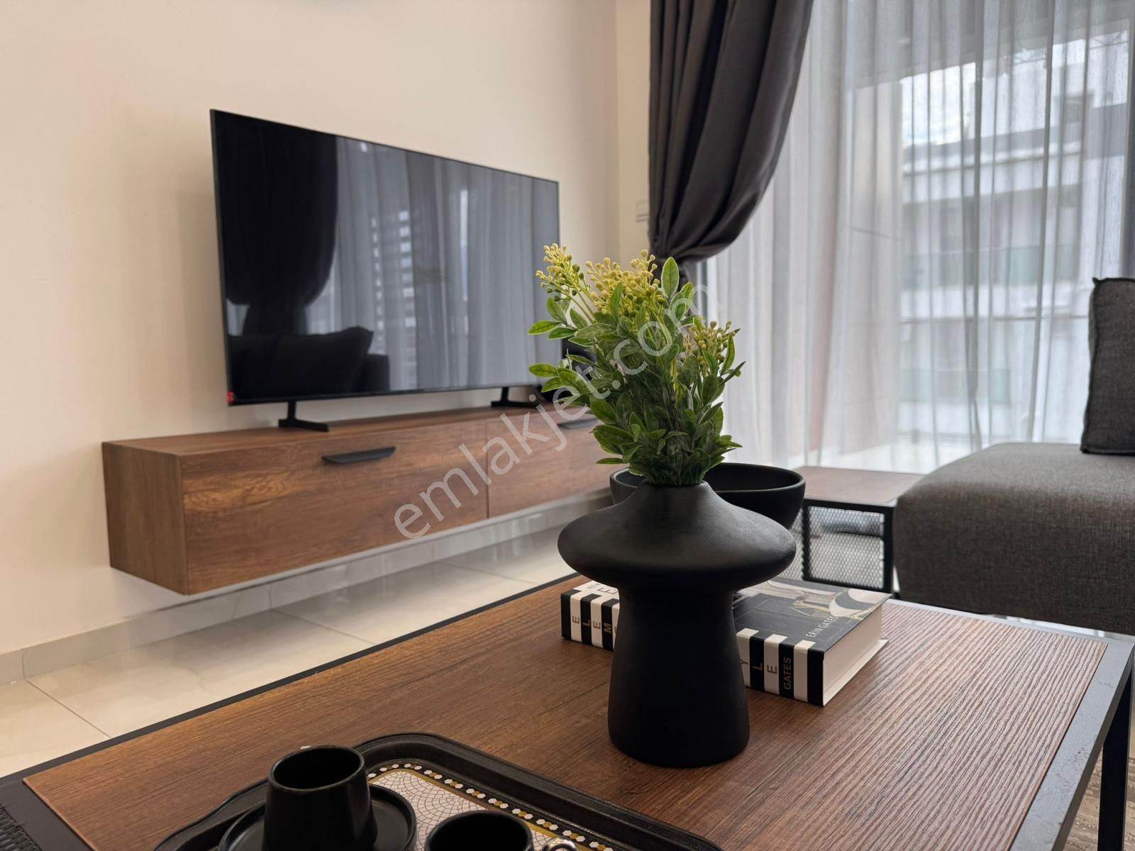 Girne Merkez'de Muhteşem Lokasyonda, Teslime Hazır Komple Satılık Apartman !! - Görsel 19