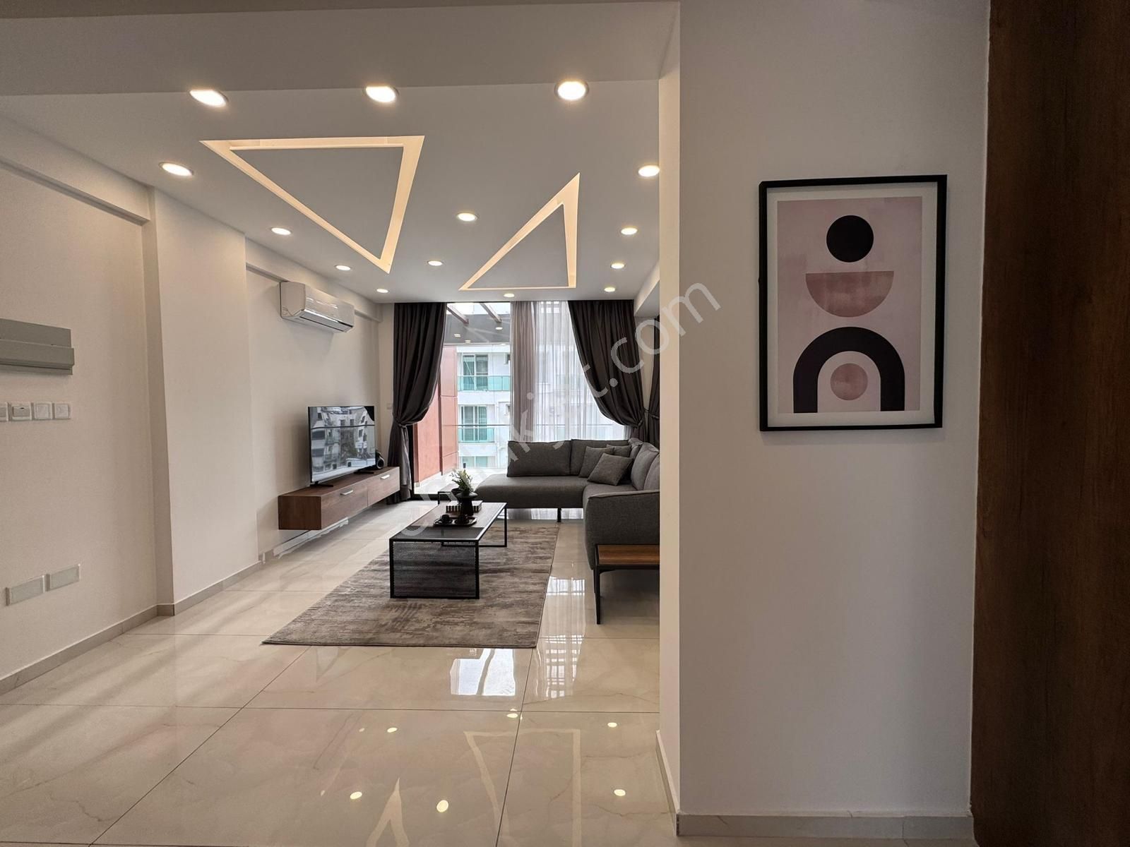 Girne Merkez'de Muhteşem Lokasyonda, Teslime Hazır Komple Satılık Apartman !! - Görsel 13