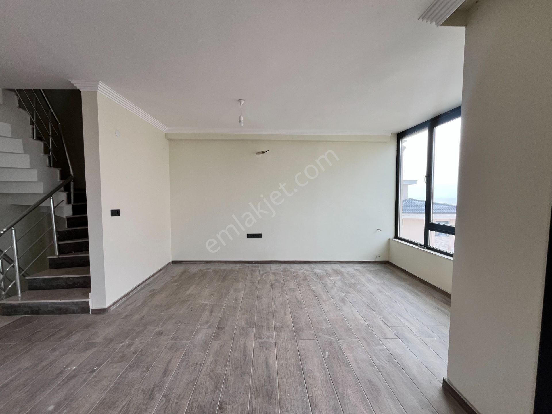 Seferihisar Akarca’da, Manzaralı, Havuzlu Sitede, Şato Mimarisine Sahip Sıfır Villa - Görsel 18