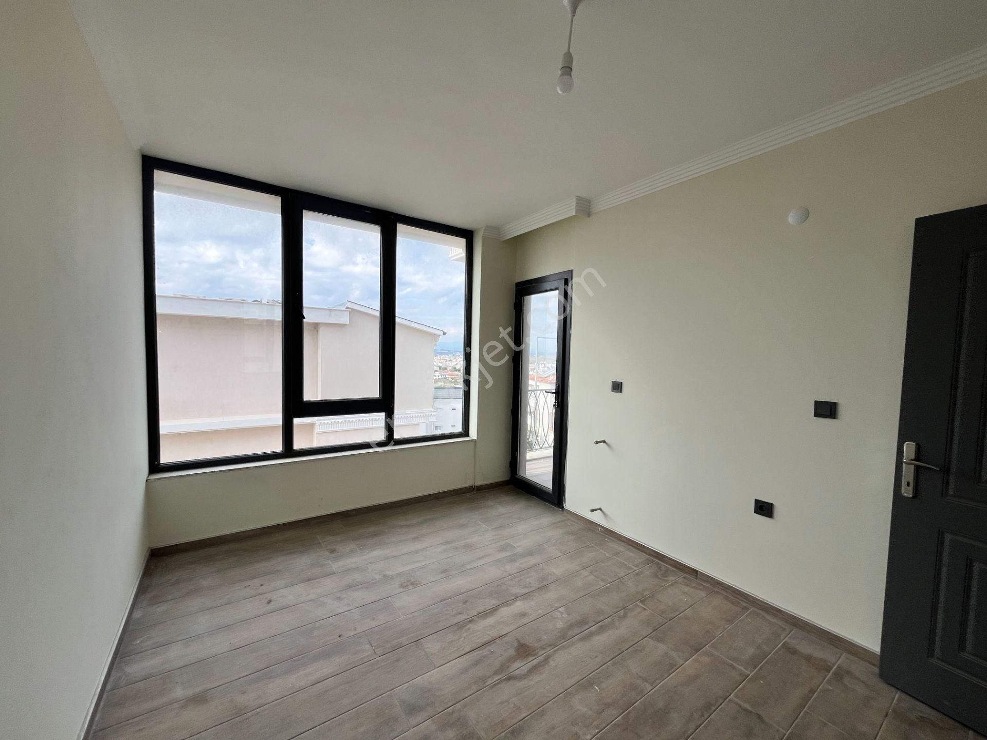 Seferihisar Akarca’da, Manzaralı, Havuzlu Sitede, Şato Mimarisine Sahip Sıfır Villa - Görsel 19