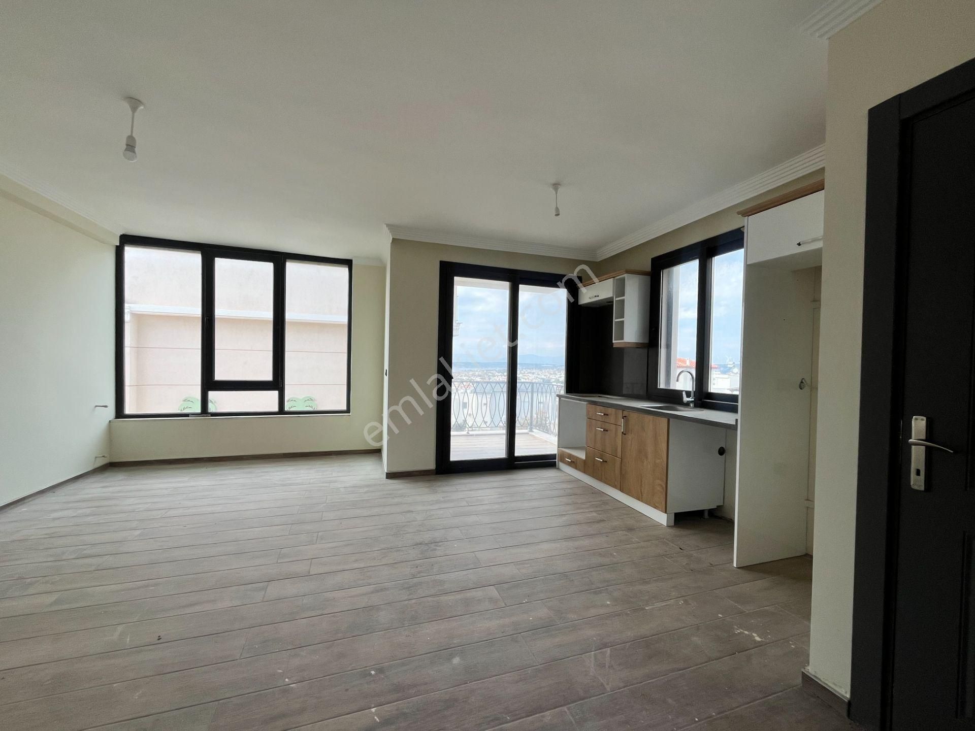 Seferihisar Akarca’da, Manzaralı, Havuzlu Sitede, Şato Mimarisine Sahip Sıfır Villa - Görsel 16