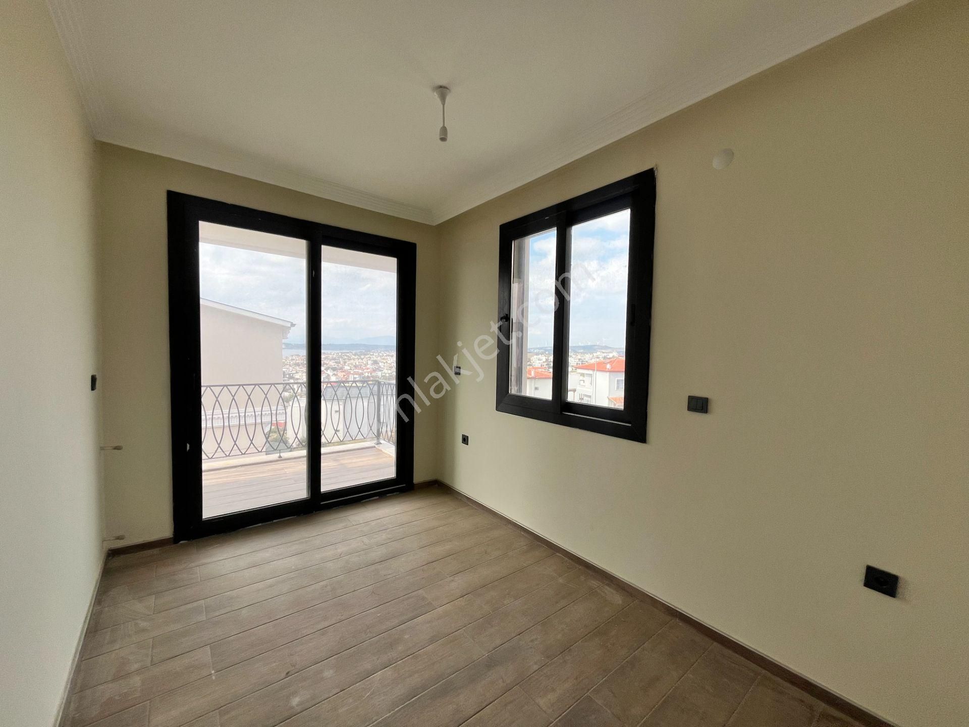 Seferihisar Akarca’da, Manzaralı, Havuzlu Sitede, Şato Mimarisine Sahip Sıfır Villa - Görsel 23