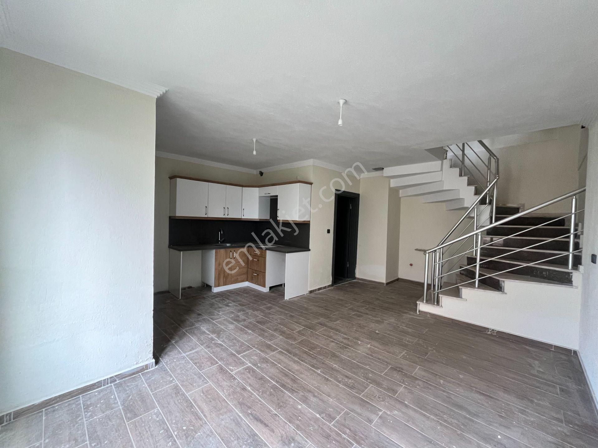 Seferihisar Akarca’da, Manzaralı, Havuzlu Sitede, Şato Mimarisine Sahip Sıfır Villa - Görsel 4