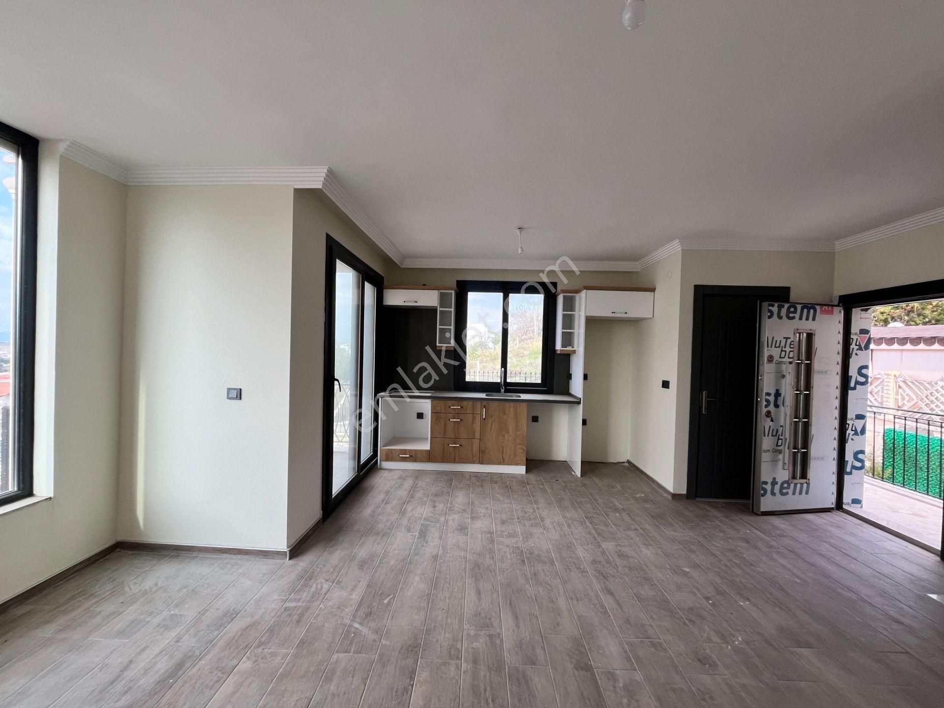 Seferihisar Akarca’da, Manzaralı, Havuzlu Sitede, Şato Mimarisine Sahip Sıfır Villa - Görsel 15