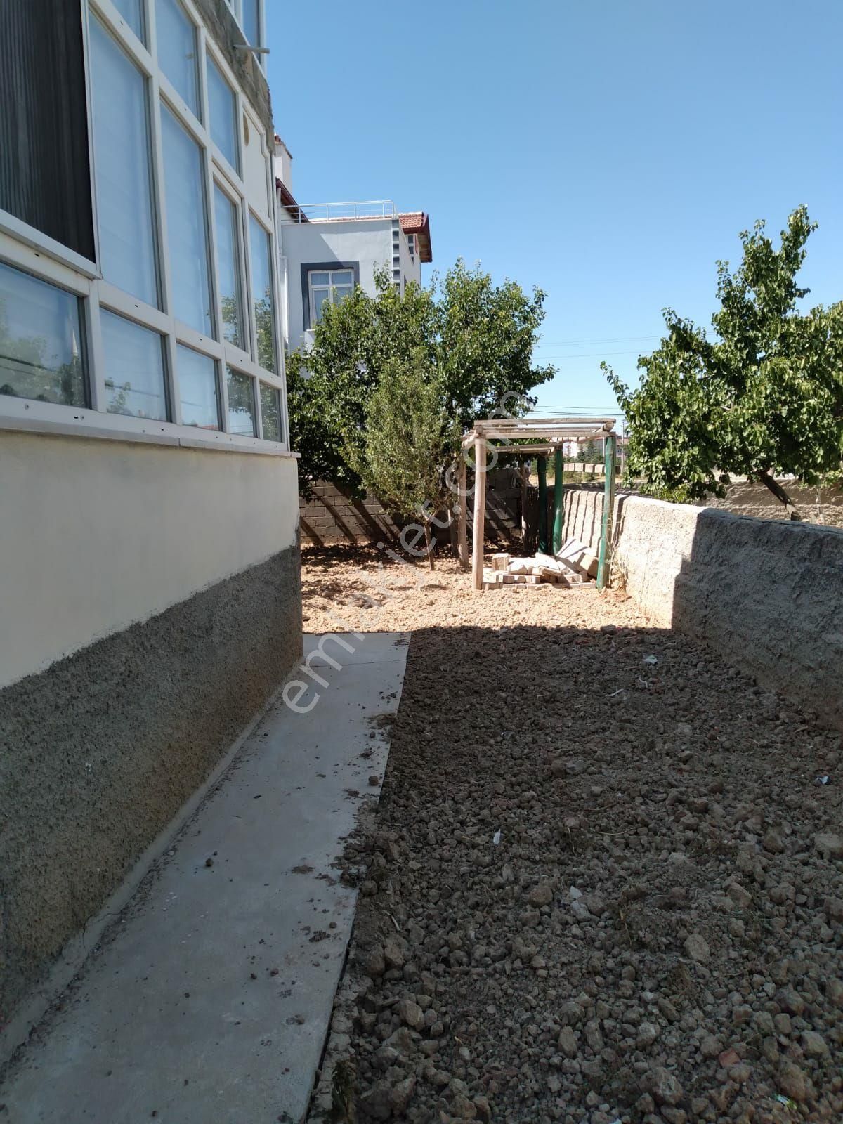 Mustakil Bahceli 2katli Ev - Görsel 16