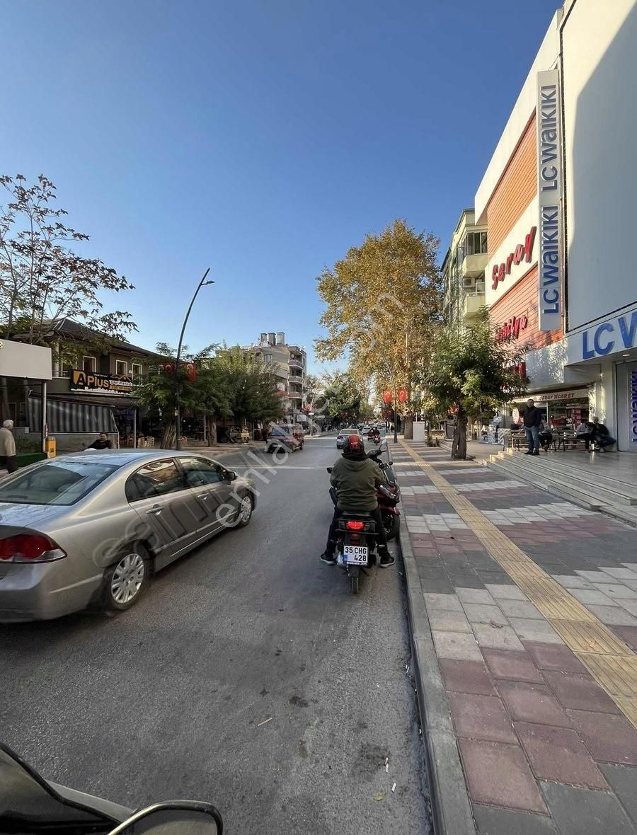 Tire Hürriyet Satılık Daire İstasyon Caddesi Üzerinde Arakat Daire Fırsatı