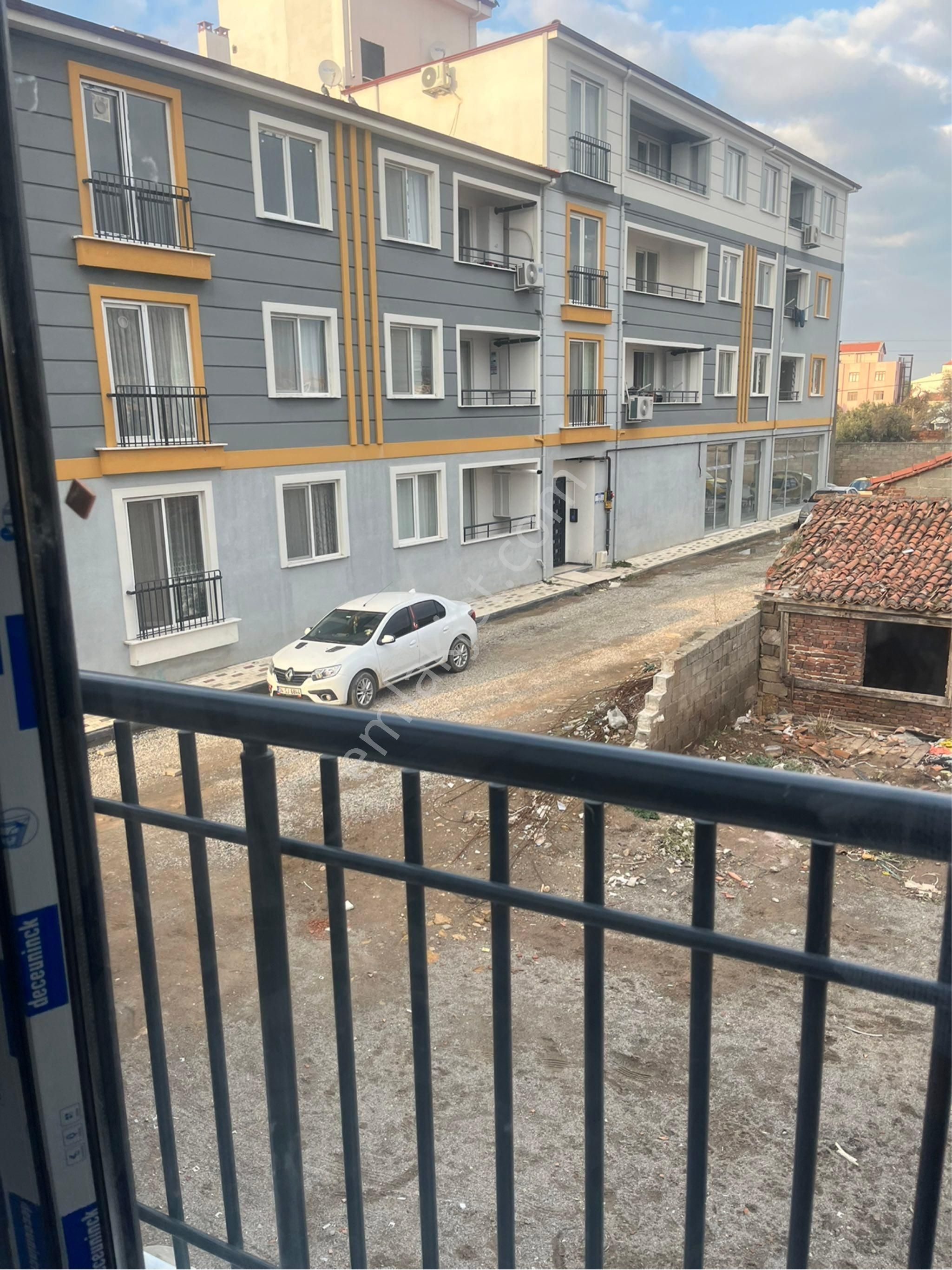 Gömeç Mithatpaşa Satılık Daire Gömeç Mithatpaşa Mahallesi Ara Kat 2 + 1 Açık Mutfak