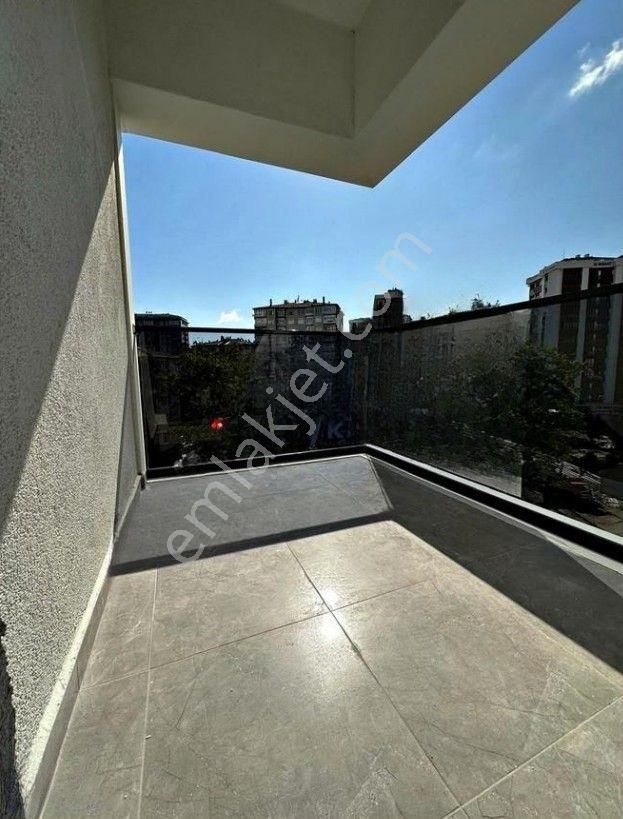 Kadıköy 19 Mayıs Satılık Daire Kazasker'de Merkezi Konumda Sıfır Balkonlu İskanlı Boş 3+1 Fırsat Daire 95m²