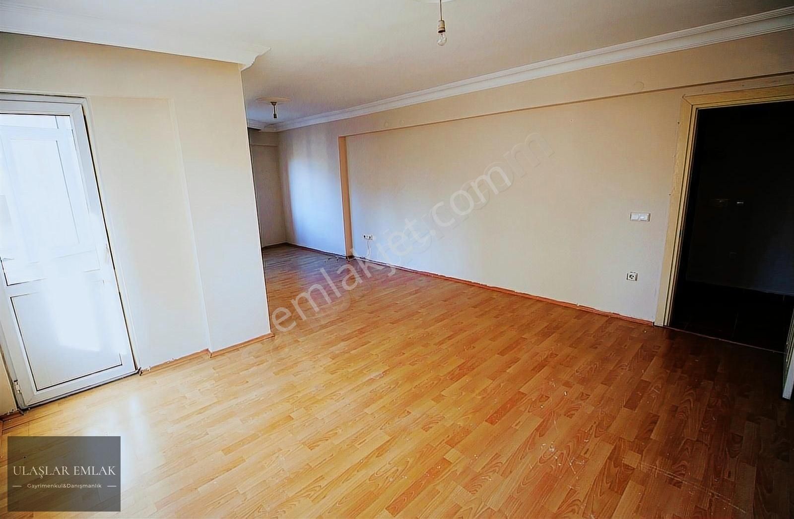 Ümraniye Site Kiralık Daire Ümraniye Site Mah. 2+1 110m2 Kiralık Arakat Balkonlu Daire.