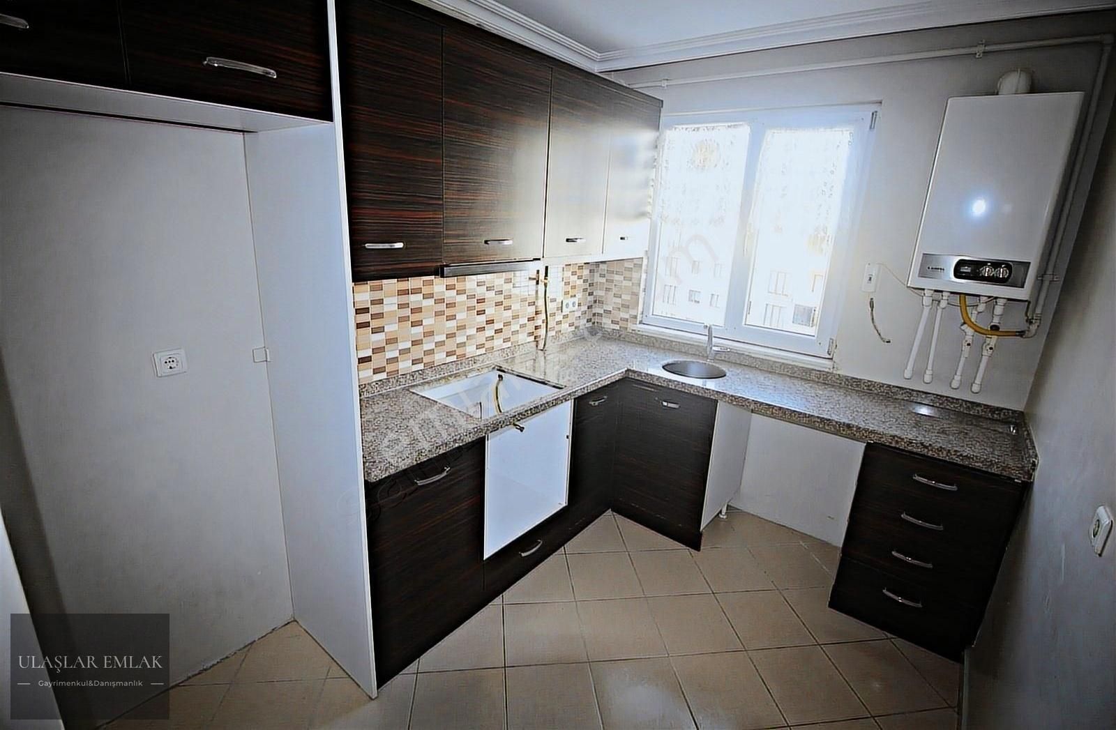 Ümraniye Site Kiralık Daire Finans Merkezi Yanıbaşında 3+1 140m Kiralk Arakat Balkonlu Daire