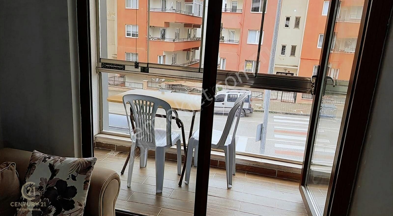 Altıeylül Bahçelievler Kiralık Daire Century 21 Bal'dan B.evlerde Eşyalı 1+1 Kiralık Daire