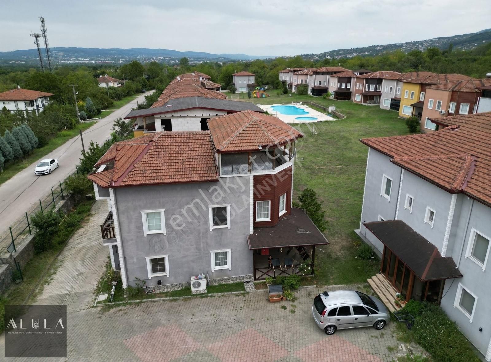 Kartepe Suadiye Satılık Villa Kartepe Suadiye'de Satılık Site İçi 5+1 Villa