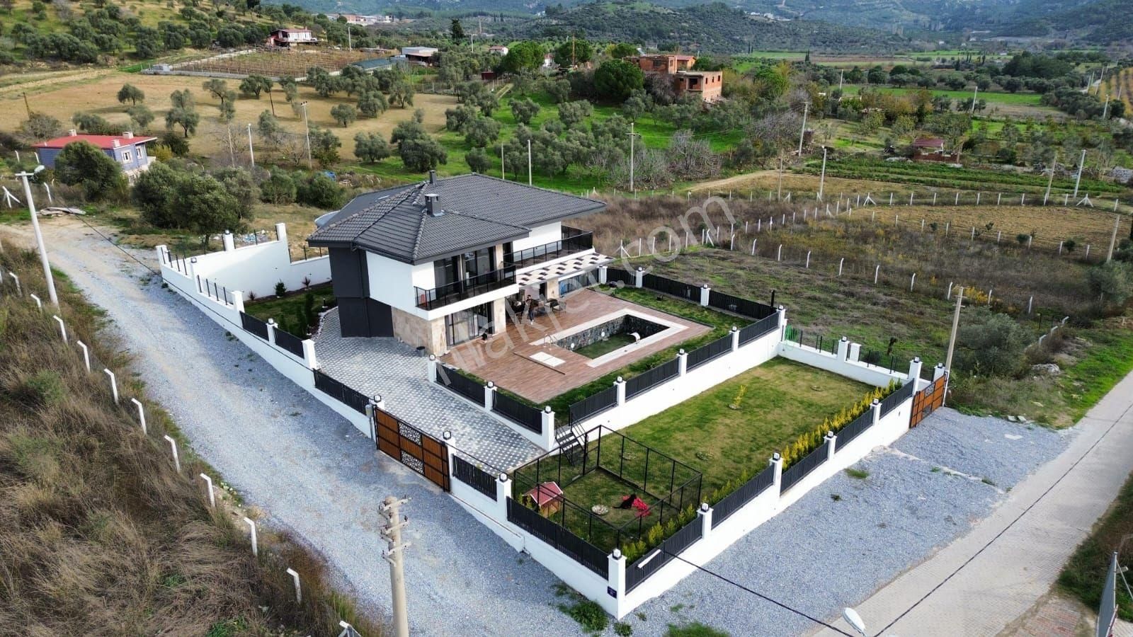 Kuşadası Değirmendere Satılık Villa Kuşadasında 1 Dönüm İçinde 5+1 Satılık Villa