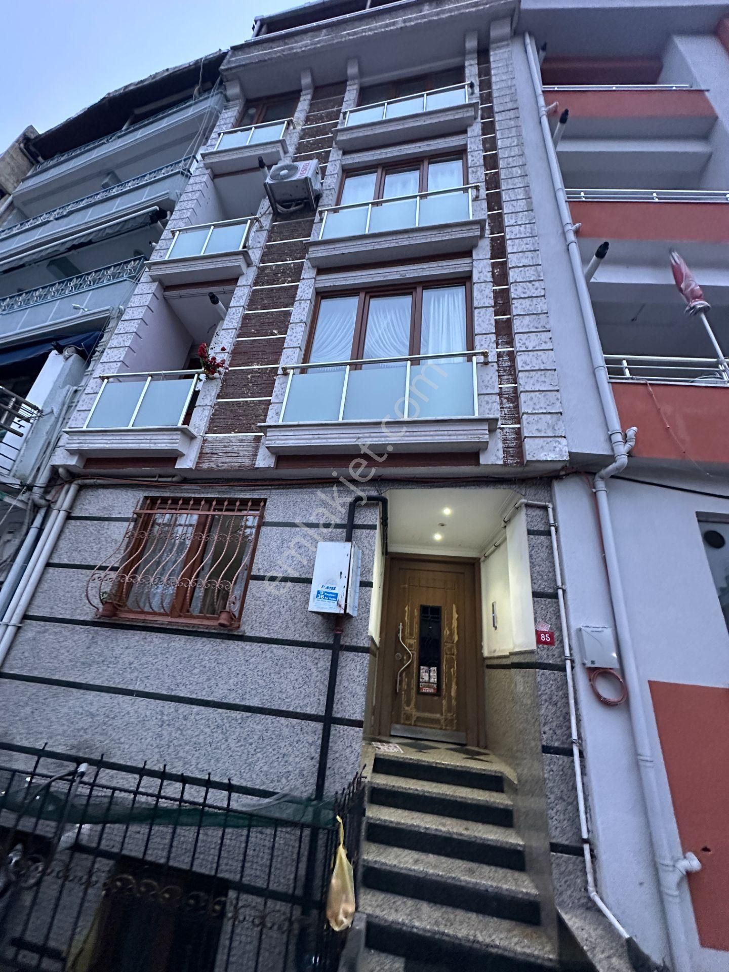 Beyoğlu Kaptanpaşa Satılık Daire 7507 Rengarenk'ten Kaptanpaşa Yay Sok. 2+1 70m2 Yüksek Giriş Kat