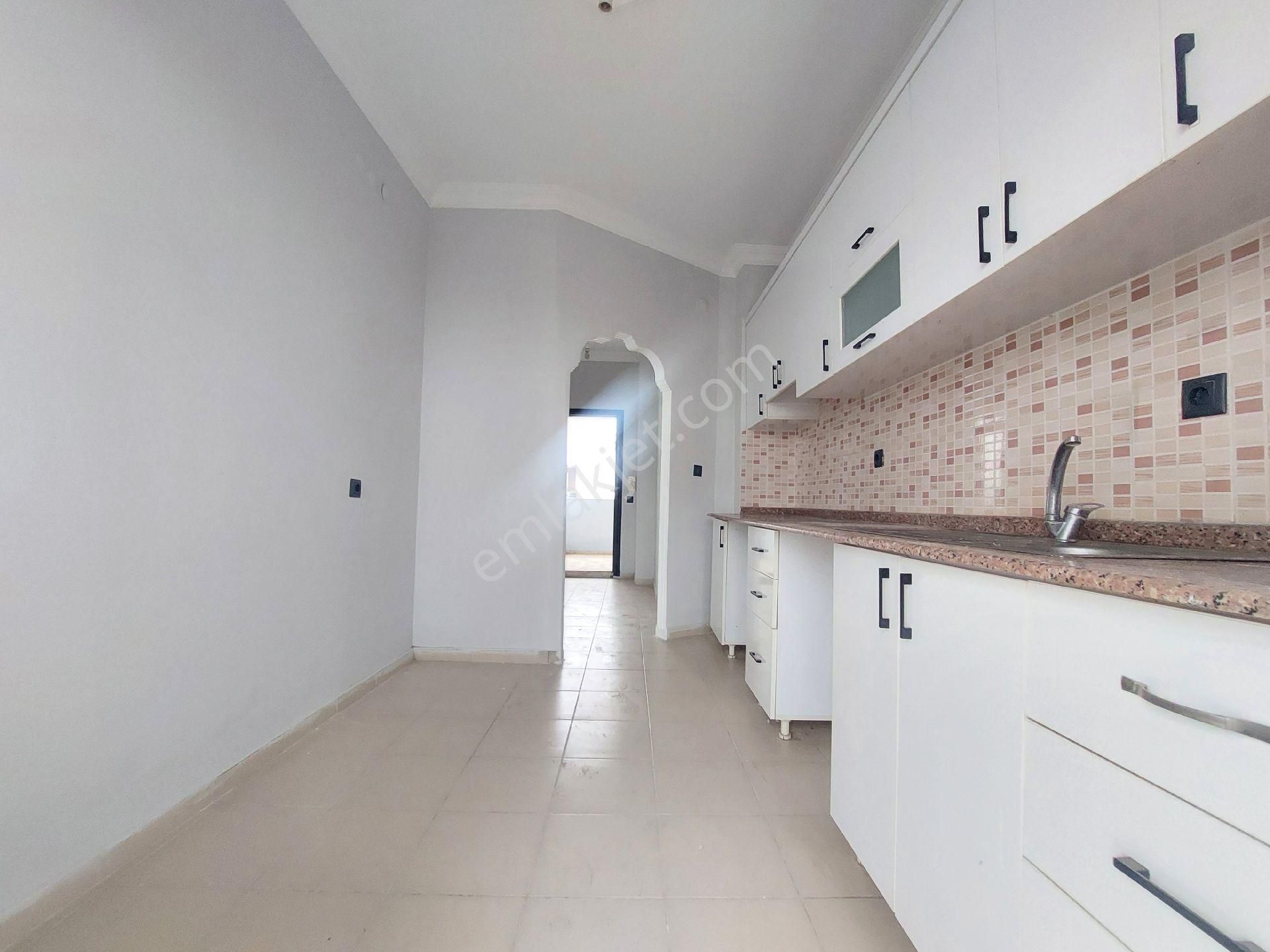 Döşemealtı Bahçeyaka Satılık Daire Döşemealtı Bahçeyaka Mh. 2+1 120m2 Arakat Tek Daire Üzerine Sıfır Tadilatlı