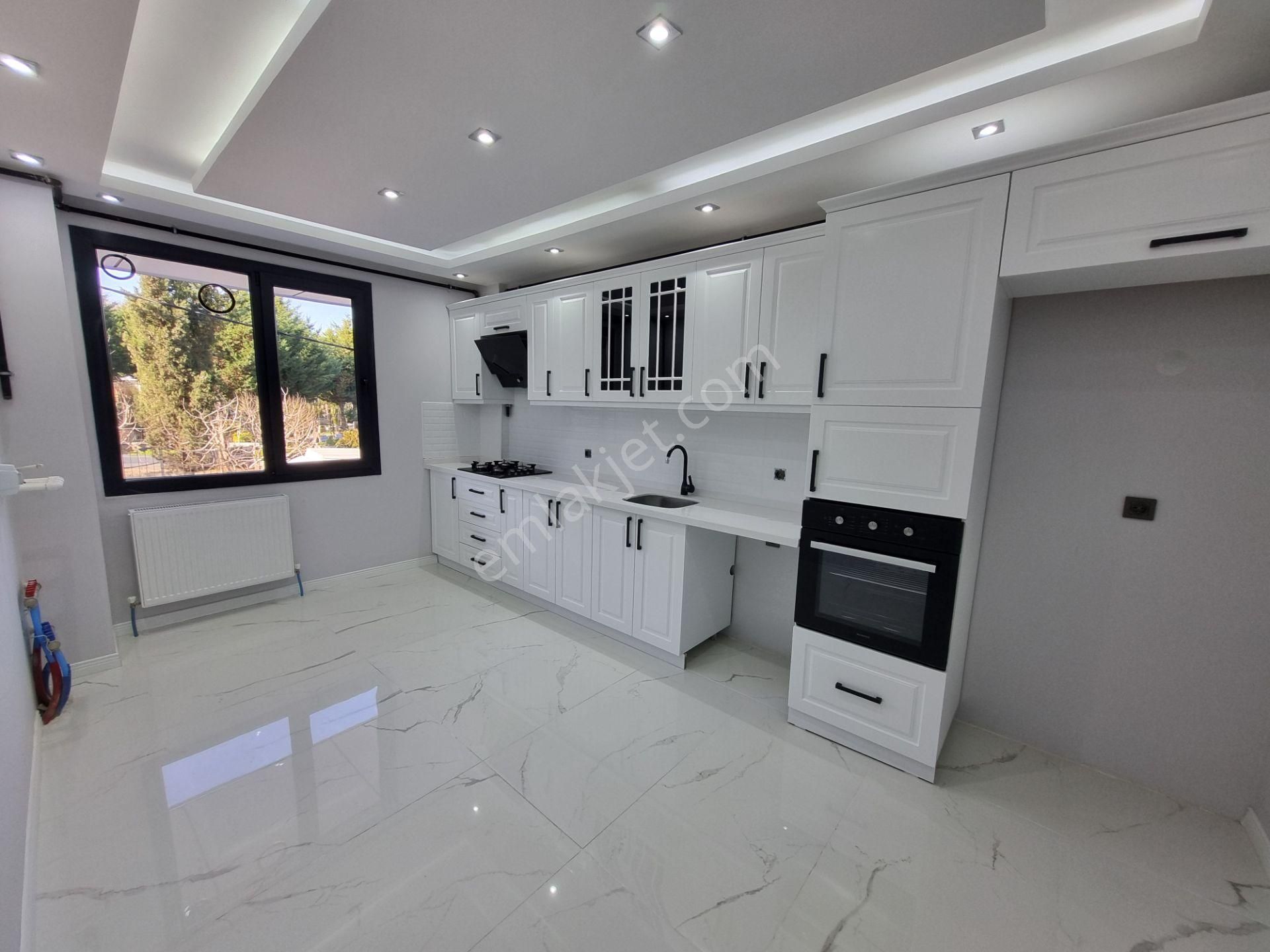 Çekmeköy Merkez Satılık Daire Çekmeköy Merkez Mahallesinde 120 M2 2+1 Daire