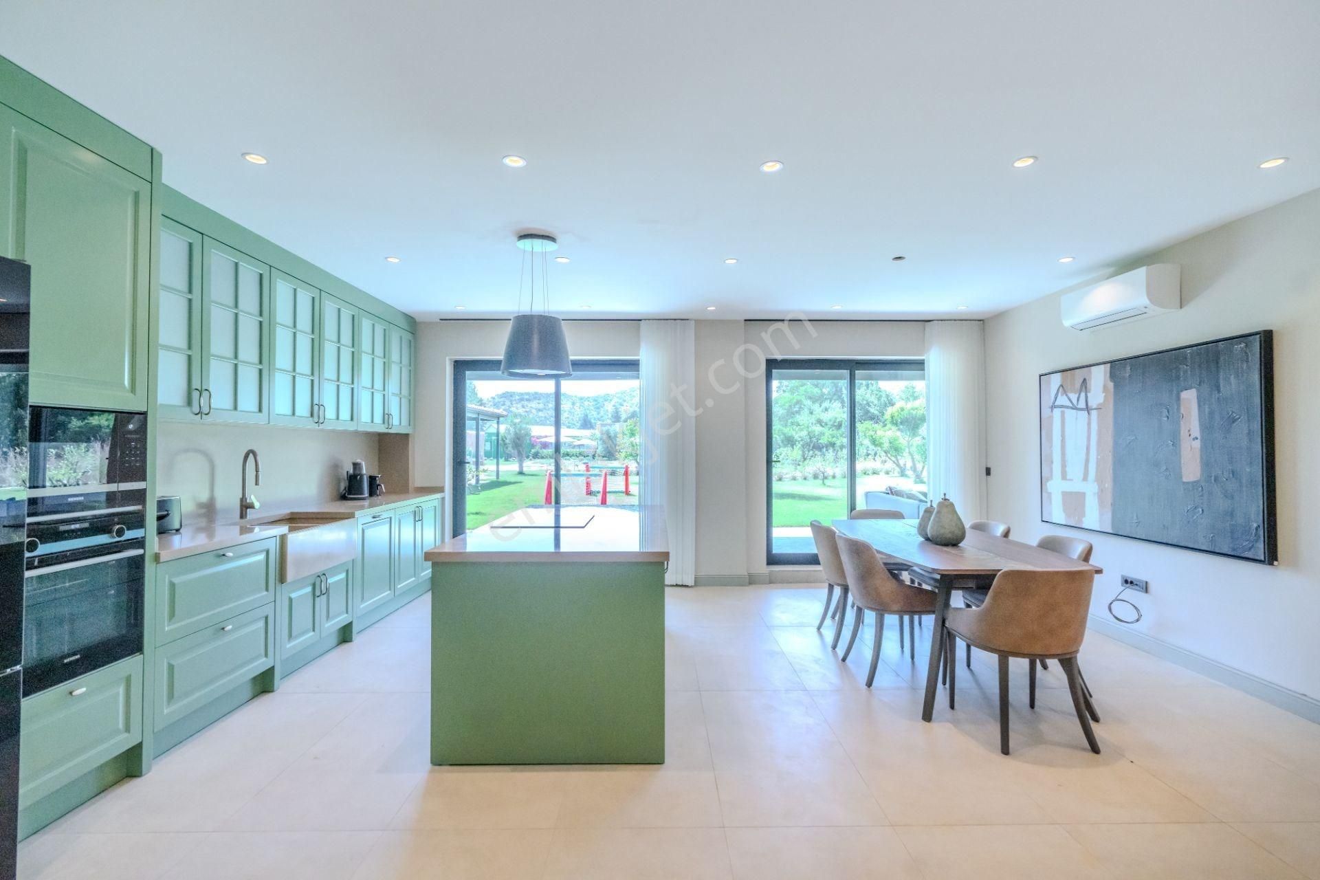 Bodrum Ortakent 7+3 Satılık Villa 3750 M2 Arsa İçinde