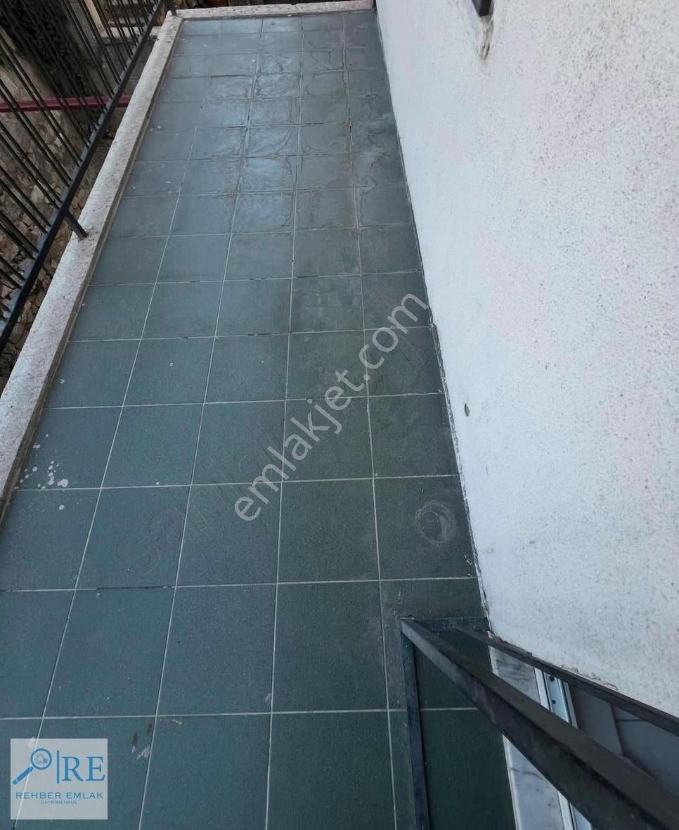 Isparta Merkez Yedişehitler Kiralık Daire İyaşa 8-9 Dk Mesafede Balkonlu Ara Kat 1+0 Kiralık Apart