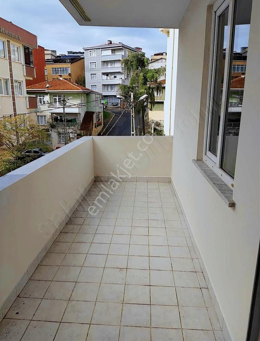 Pendik Esenyalı Kiralık Daire E5'e Yakın Geniş Aile Binasında 3+1 Kiralık Daire