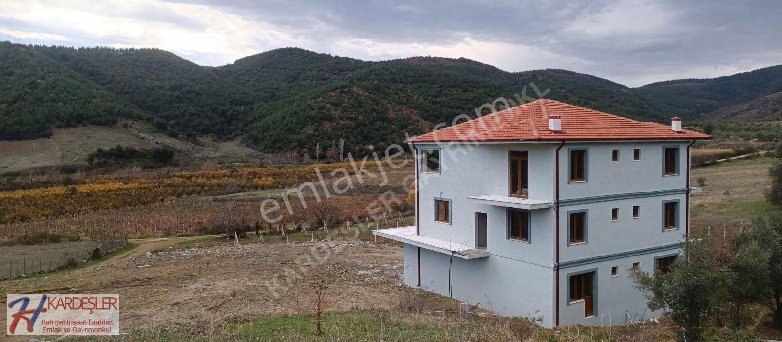 Pamukova Ahılar Satılık Müstakil Ev Sakarya Pamukova Ahıler Mah. 4500 M2 Arsa İçinde 4+2 Sıfır Villa